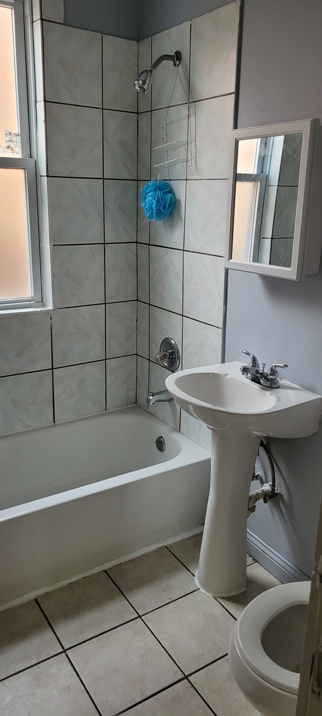 Fotografía del edificio - 653 N Christiana Ave Unidad 653 N Christiana Ave 2nd