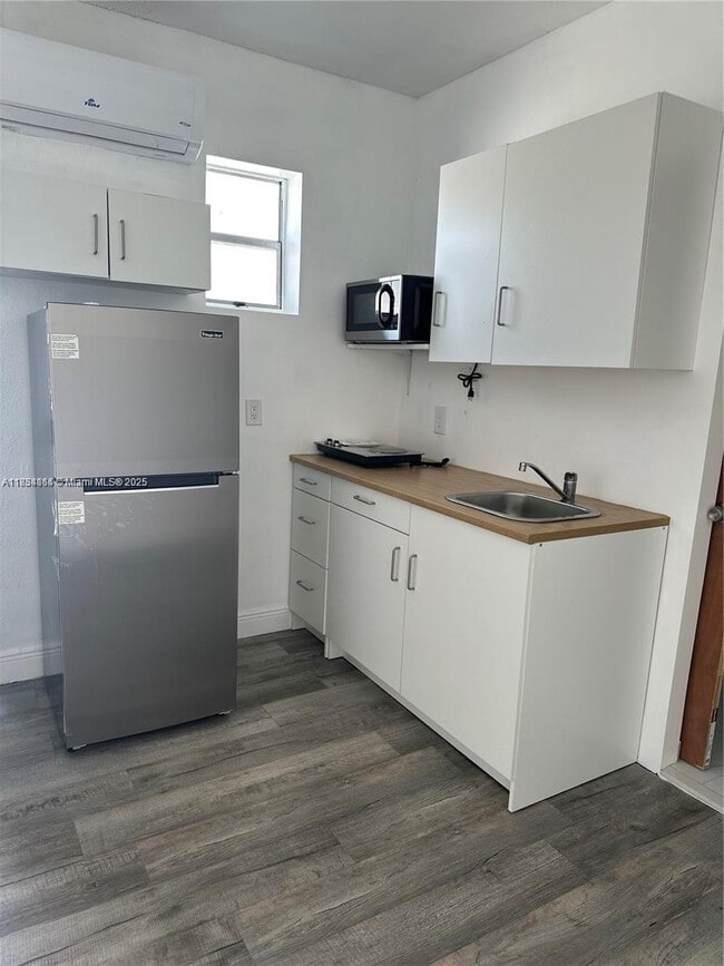 Building Photo - 5730 NW 199th St Rental