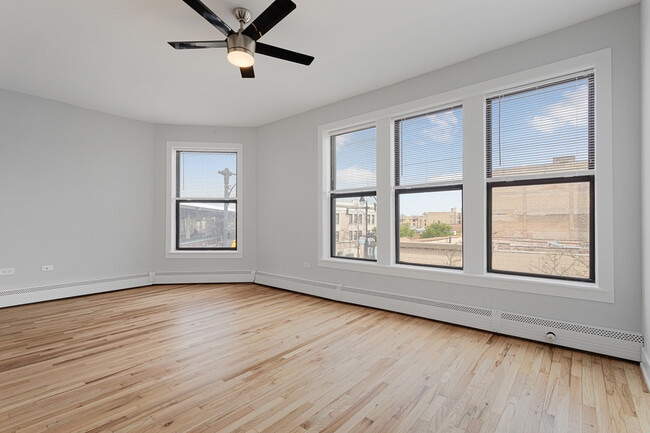 Photo - 1625 W Howard St Unit 219