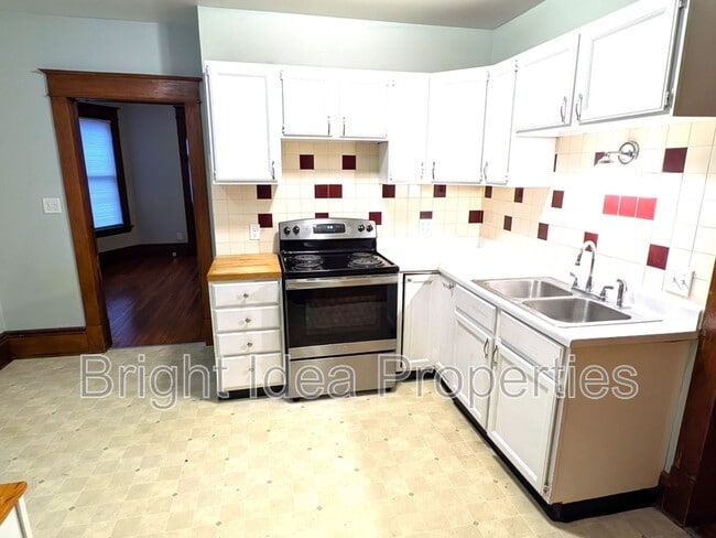 Photo - 801 4th St E