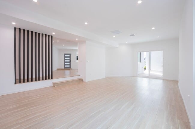 Photo - Spaulding Square Stunner!!