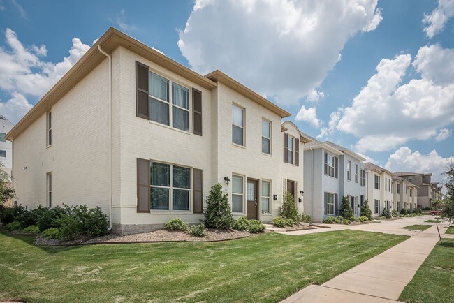 Building Photo - 2709 McCart Ave Unit 109