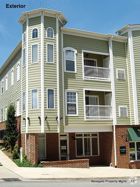 Building Photo - AVAILABLE NOW- 1-Bed/1-bath in Lenox Village Unit 202 Rental