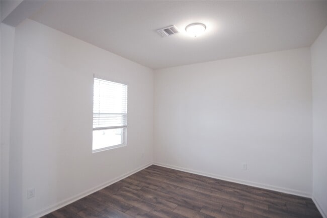 Photo - 1052 Water Oak Ln