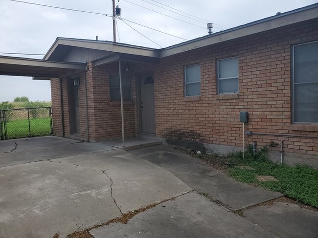 Building Photo - 2301 N Parkwood Dr Rental