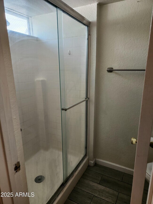 Photo - 1820 E Morten Ave Unidad 112