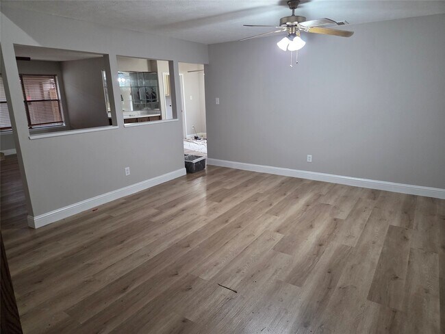 Photo - 14718 Earlswood Dr