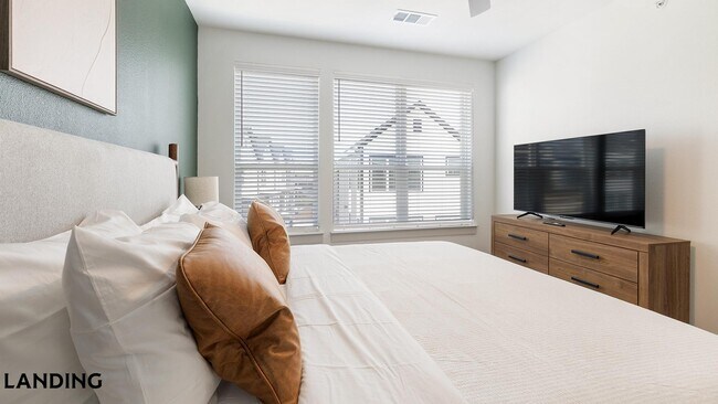 1110 Parker St Unit 1105-053