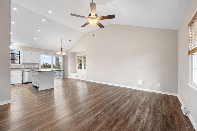 Photo - 117 Settlement Dr