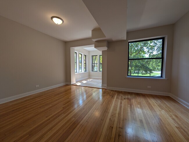 Photo - 2323 N Kedzie Blvd Unidad 1