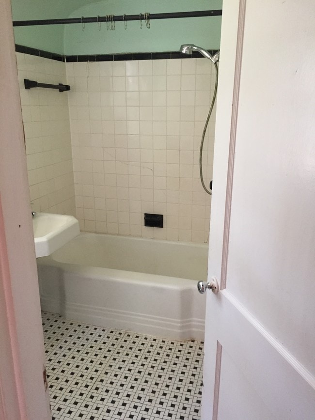 Photo - 1957 Madison Ave Unidad 3