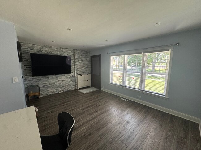 Photo - 310 N William St