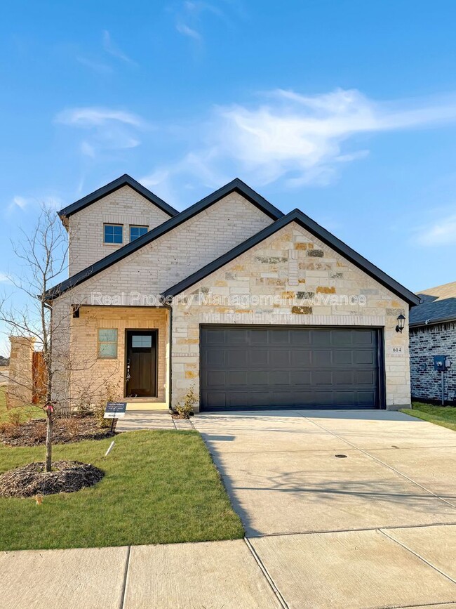 Building Photo - 614 Clover Crk Dr