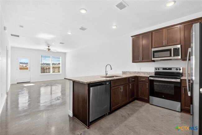 Photo - 620 Pacific Crest Trl