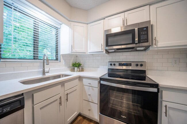 Building Photo - 3166 Griggsview Ct