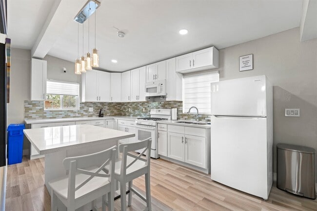 Photo - 2417 E Wilson Ave