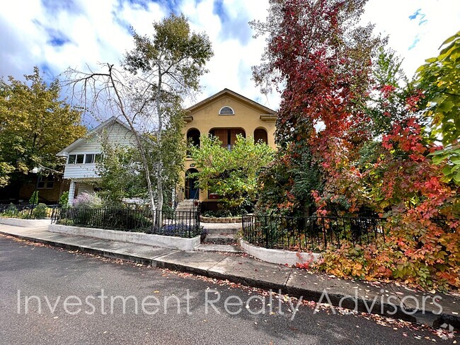 Building Photo - Charming Apartment With Bonus Room!