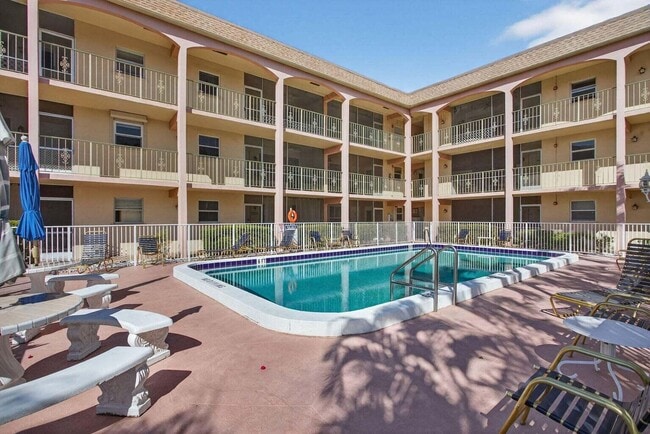 Photo - 100 SE 6th Ave Unit 303