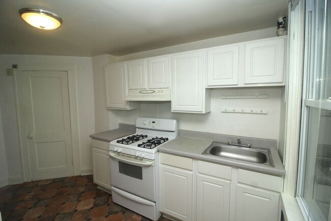 Building Photo - 3209 Guilford Ave Unit #2
