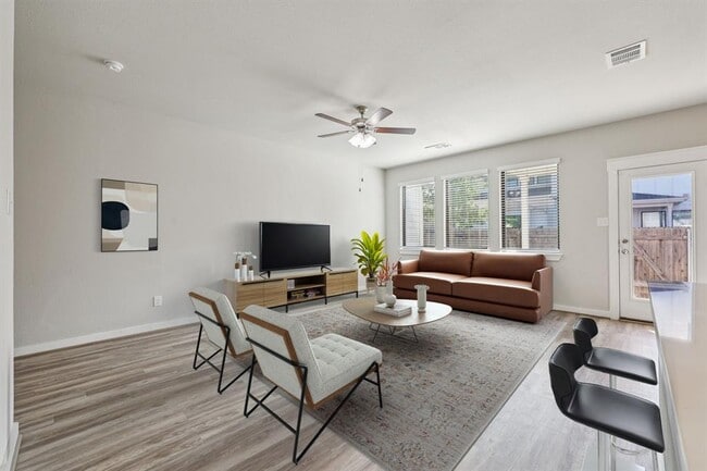 Photo - 111 Amber Fields Trail