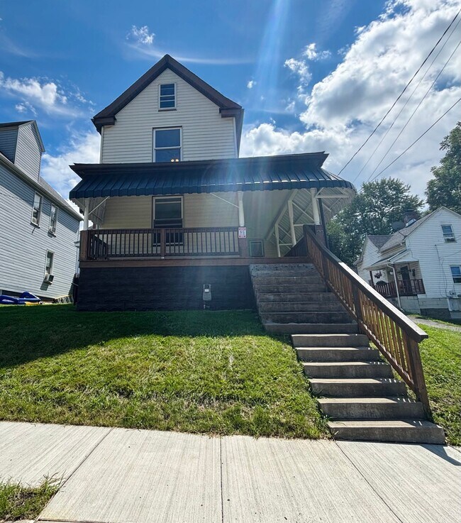 38 Hall Ave