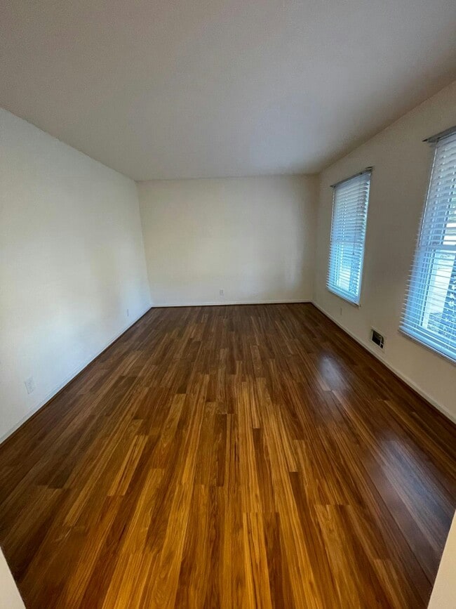 Photo - 3052 Robinson Rd NE