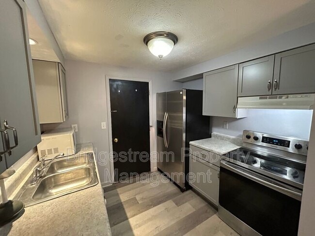 Photo - 1381 Firethorne Dr