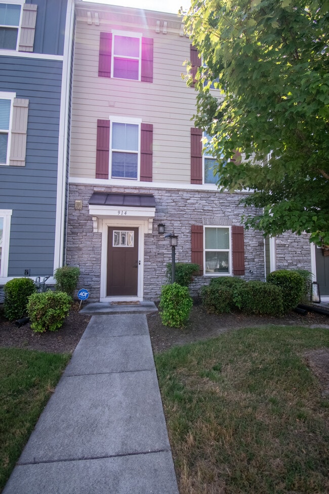 Photo - 914 Avast Way Unit 914 Avast Way