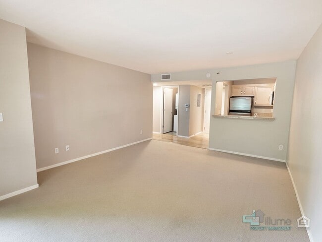 Photo - University Park 2 Bd/2 Bth w/parking- water/sewer/trash included!