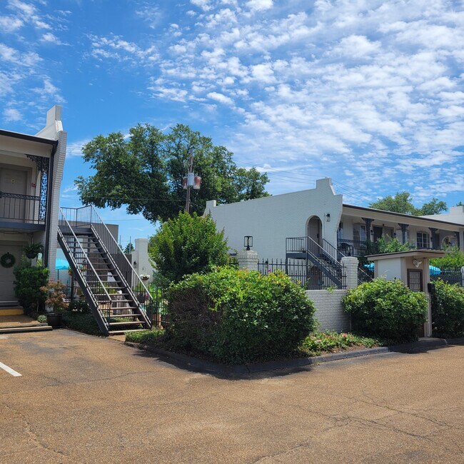 Quarter Inn Apartments