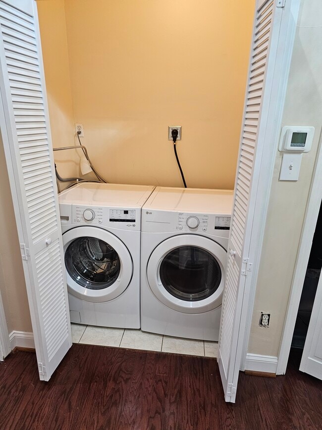 Lavandería de tamaño completo - 1919 Saint Paul St