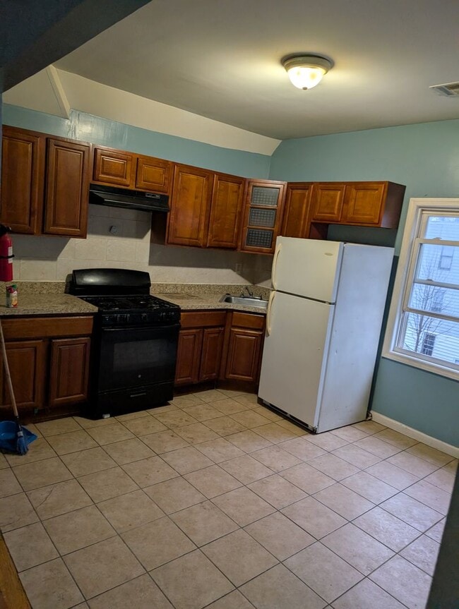 Building Photo - 42 Fabyan Pl Unit Apt 3