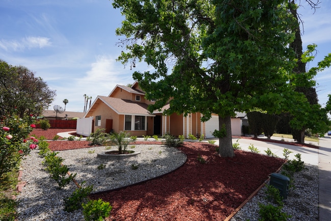 Building Photo - 14696 Joshua Tree Ave Unit 1