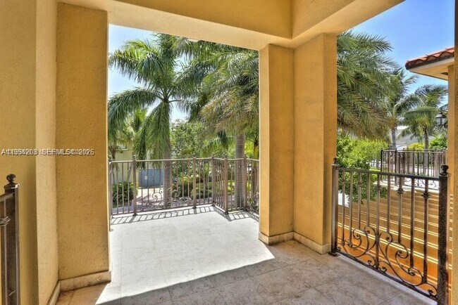 Photo - 592 Fernwood Rd