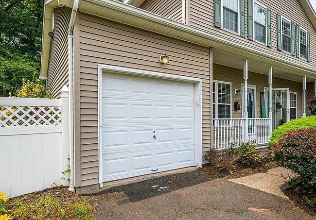 Photo - 73-81-81 Mariners Ct