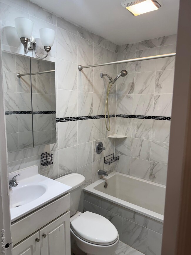 Photo - 47-25 208th St Unidad 1F