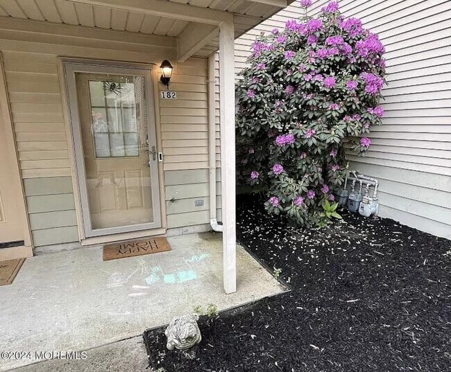 Photo - 182 Azalea Cir