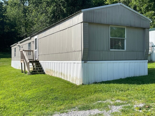 Photo - 207 Cumberland Ln