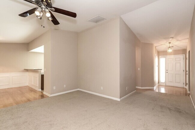 Photo - 353 Hunterian Pl