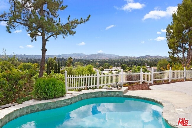 Photo - 7124 Gateshead Way