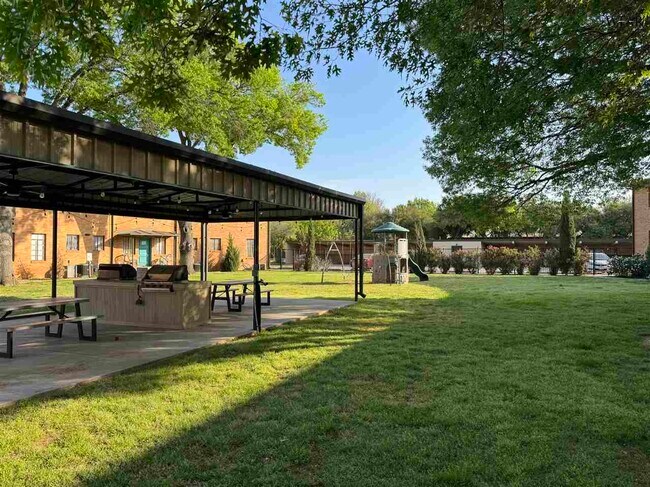 Photo - 3701 Southmoor Ln