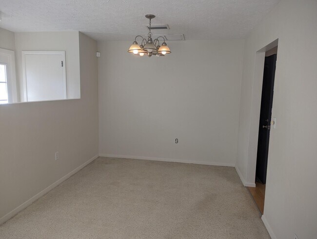 Photo - 2123 Tetlow Pl