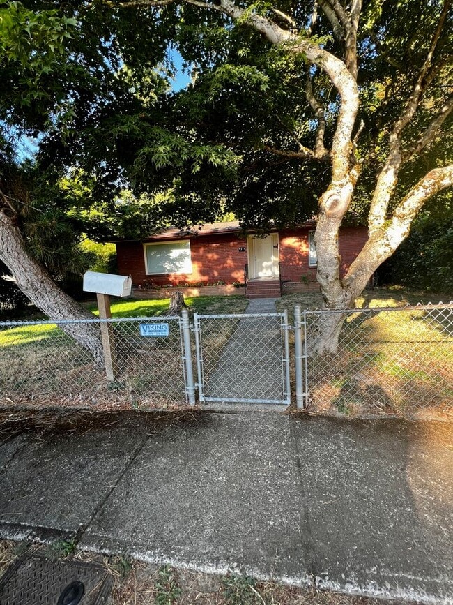 Photo - Home in Bremerton close to PSNS.