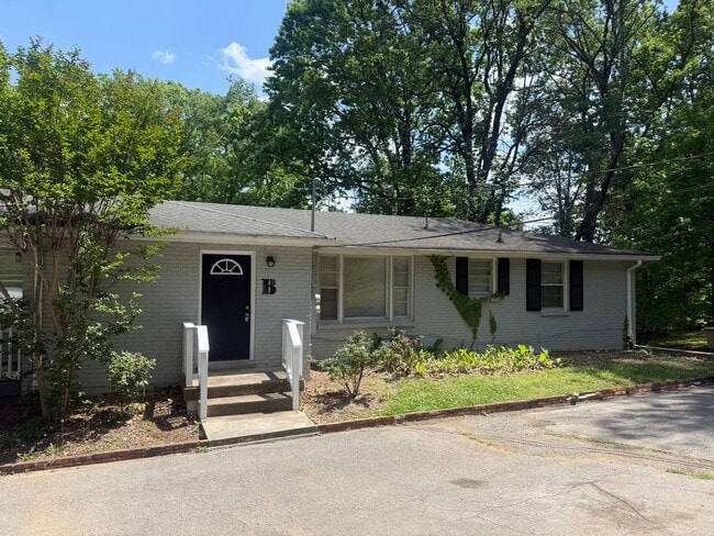 Building Photo - 928 Rodney Dr