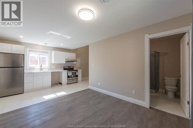 Photo - 912 Hall Ave