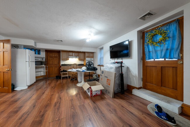 Building Photo - 9 Austin Park Unit 1