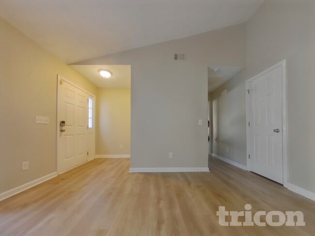 Photo - 225 Silver Fox Trail