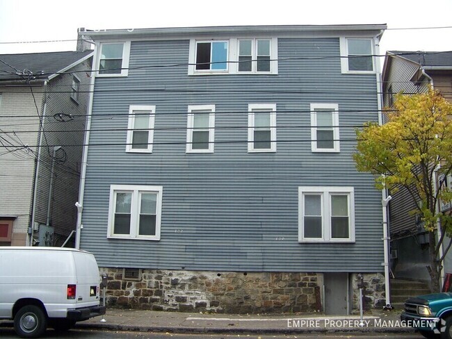 Building Photo - Available Now! 3 Bedroom/ 1 bath in South ... Unit 3 Rental