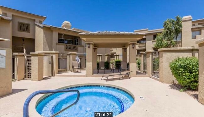 Hot Tub to warm away your aches, pains and stress - 1880 E Morten Ave Unit 105