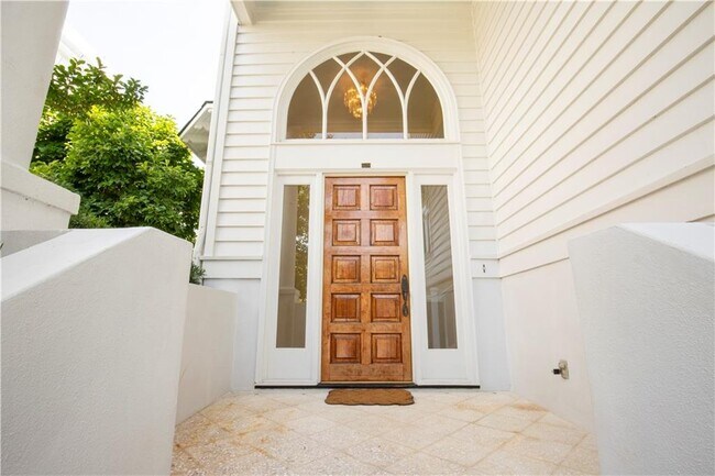 Photo - 105 Strachan Ln House